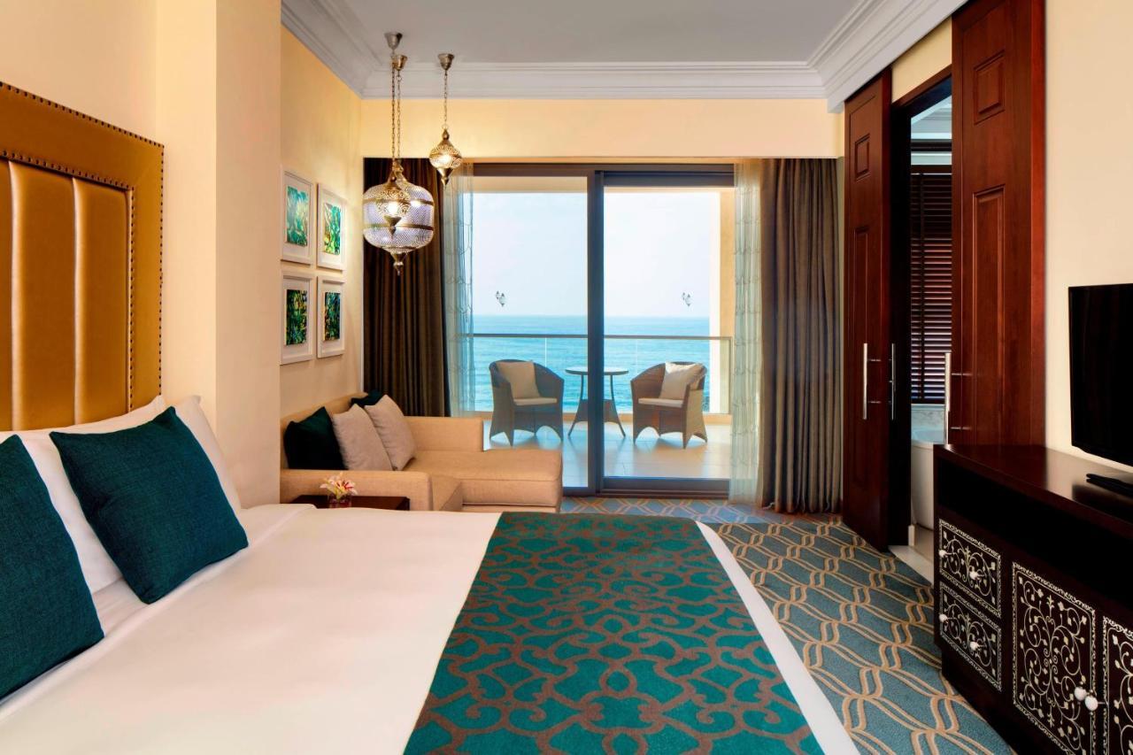 عجمان سرايا، أحد منتجعات لاكشري كولكشن، عجمان المظهر الخارجي الصورة A guest room at the Jumeirah Beach Hotel