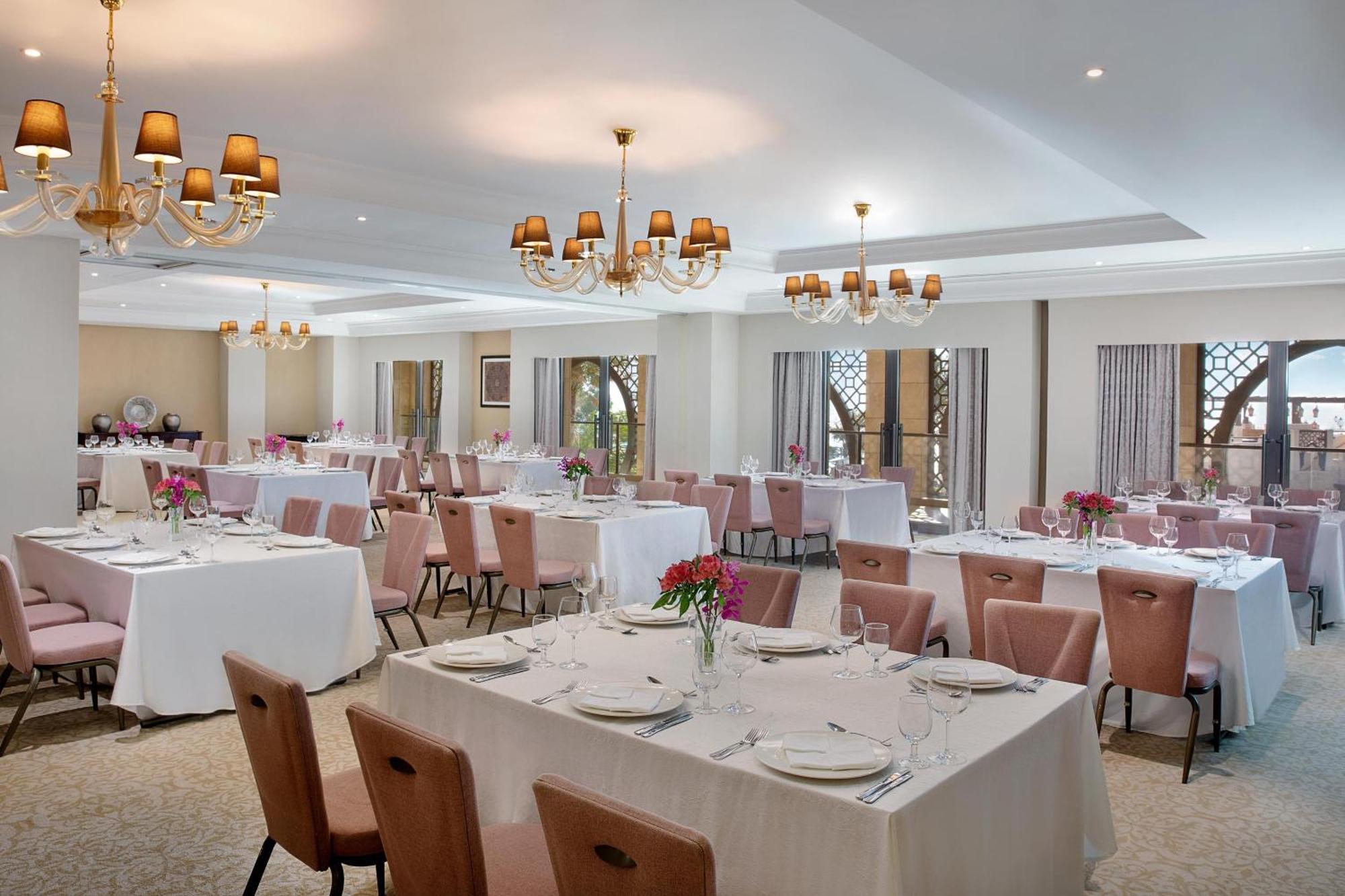 عجمان سرايا، أحد منتجعات لاكشري كولكشن، عجمان المظهر الخارجي الصورة The ballroom at the hotel