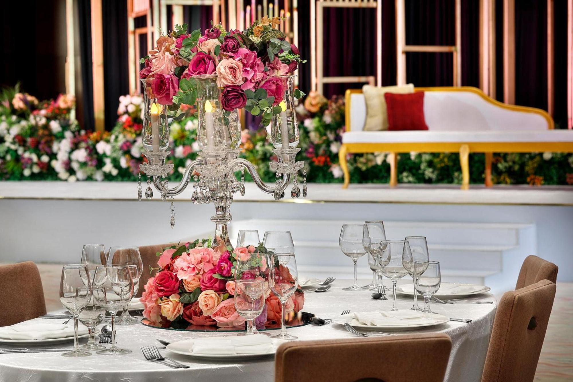 عجمان سرايا، أحد منتجعات لاكشري كولكشن، عجمان المظهر الخارجي الصورة A table set for a wedding reception