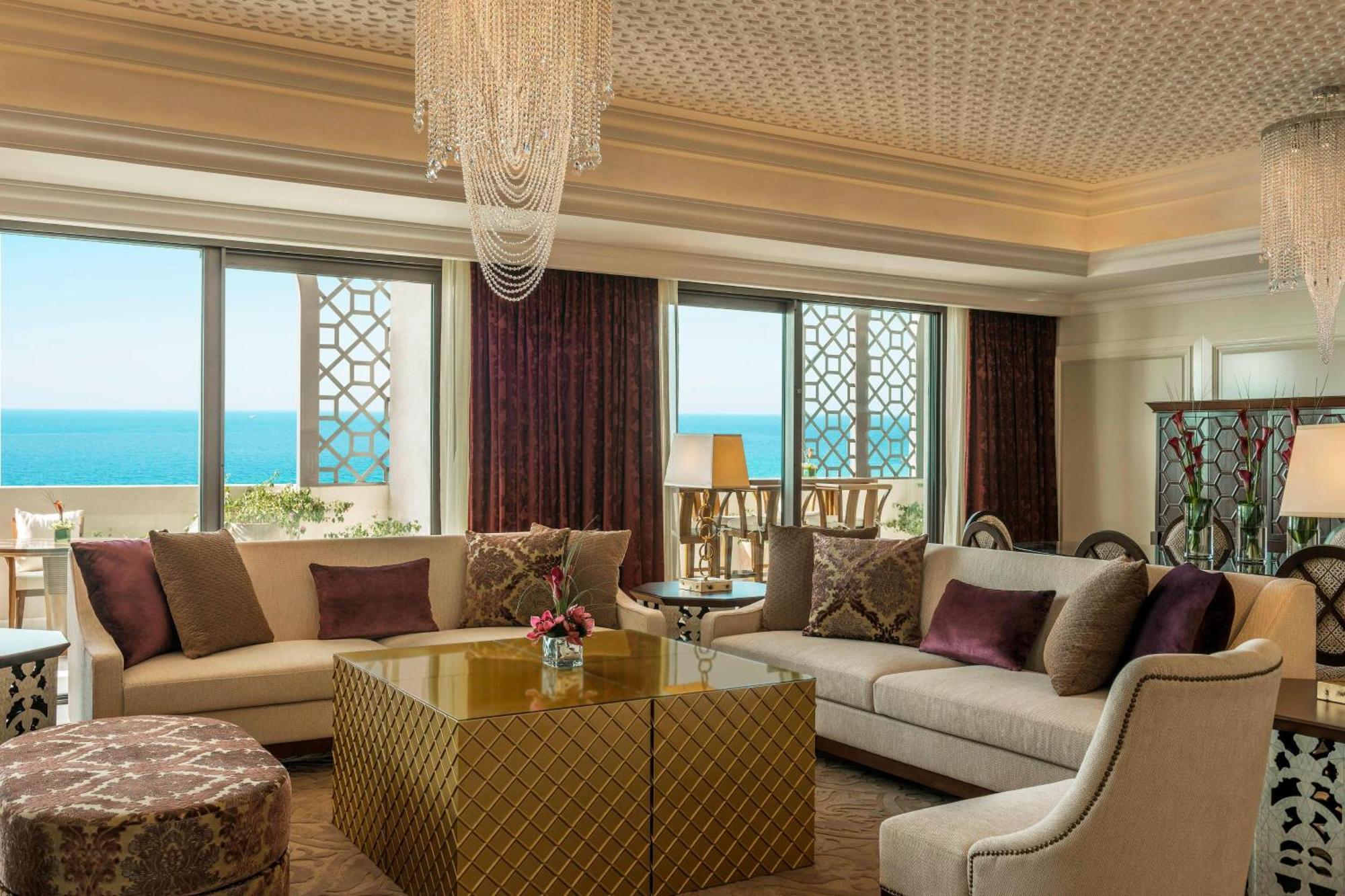 عجمان سرايا، أحد منتجعات لاكشري كولكشن، عجمان المظهر الخارجي الصورة A living room at the Atlantis, The Royal