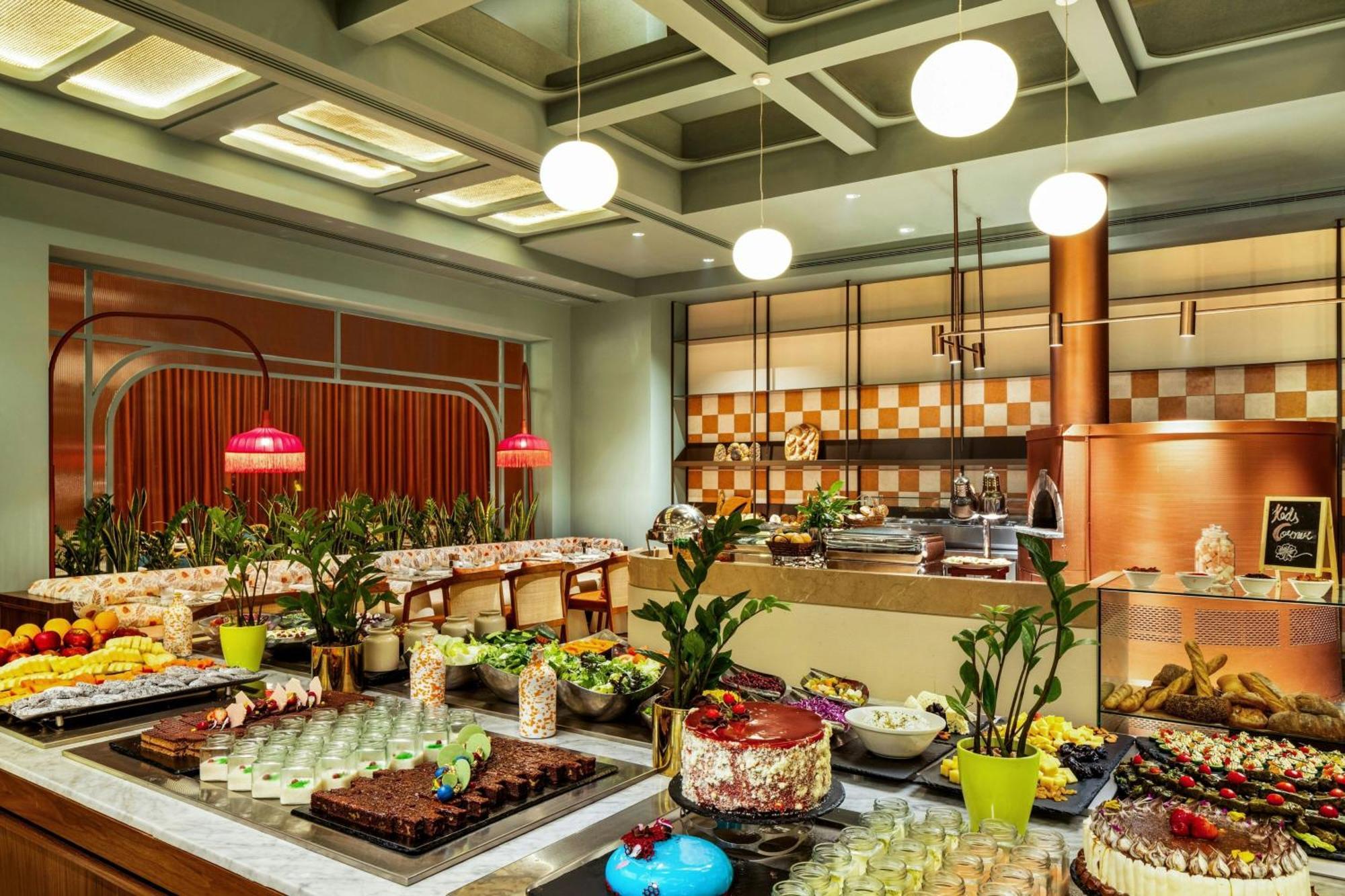 عجمان سرايا، أحد منتجعات لاكشري كولكشن، عجمان المظهر الخارجي الصورة The buffet at the hotel